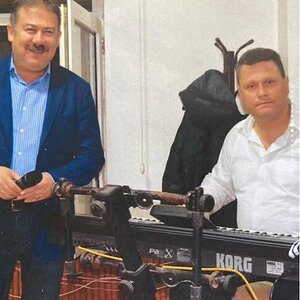 Büyük usta solist Basri-piyanist-e.jpg